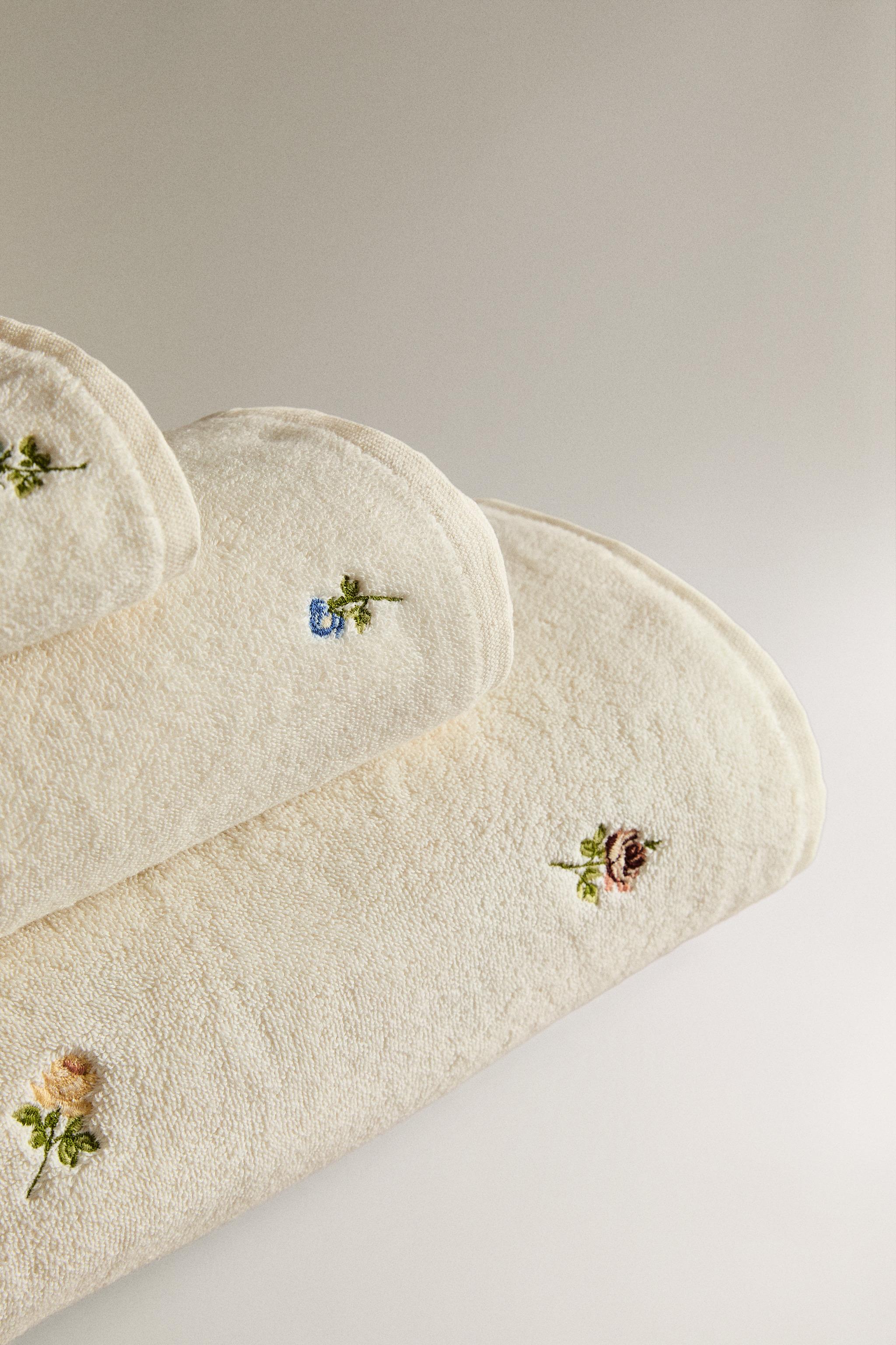 SERVIETTE DE BAIN BRODERIE FLORALE